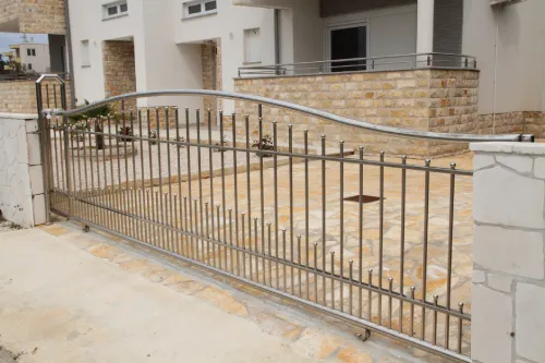 Puertas Corredizas de aluminio en Cristales y aluminios CAII